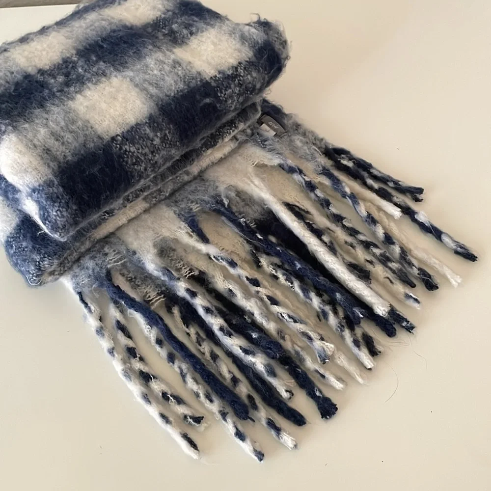 aerie furry distressed